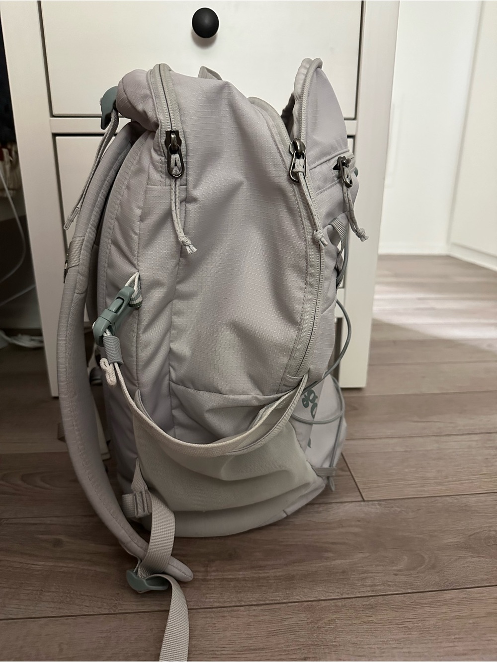 Patagonia REFUGIO DAYPACK 30L Crisp Grey - Picture 6 of 8